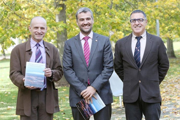 De izquierda a derecha, Mikel Olazarán, Alfonso Carlosena y Peio Ayerdi.