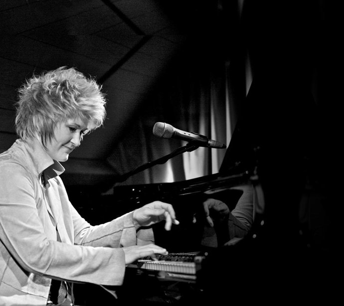 La cantante y pianista Dena de Rose 