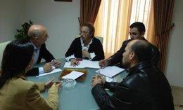 Reunión con extranjeros