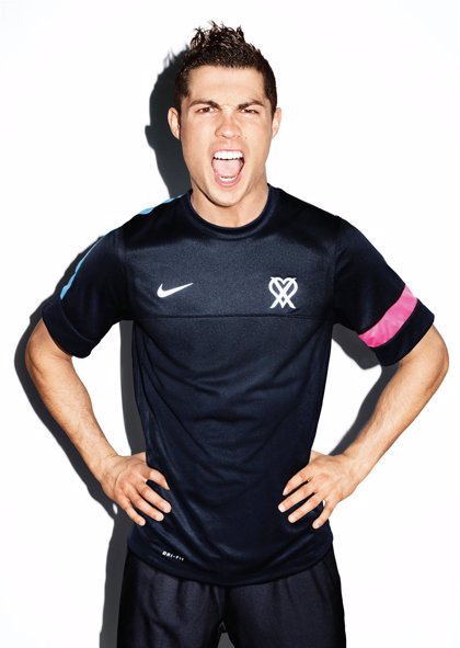 Fú Cristiano Ronaldo presenta una colección de ropa con 