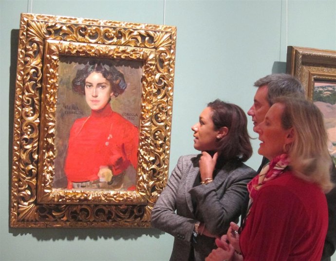 La Consellera Johnson Observa Una Obra De Sorolla Junto A Ripoll Y Olmos