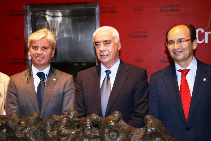 Luciano Alonso y los presidentes del Betis y Sevilla
