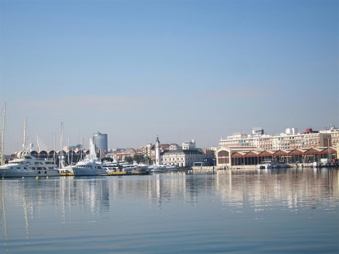 Dársena Del Puerto De Valencia