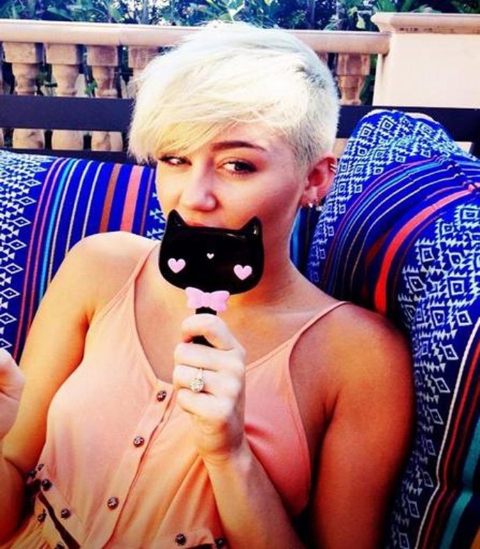 MILEY CYRUS