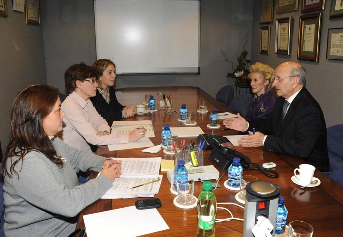 Imagen de un instante de la reunión mantenida