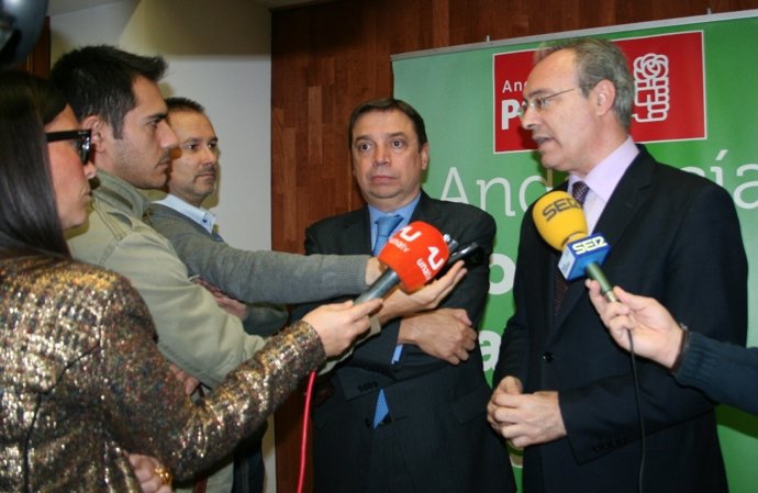 Planas y Durán atienden a los periodistas