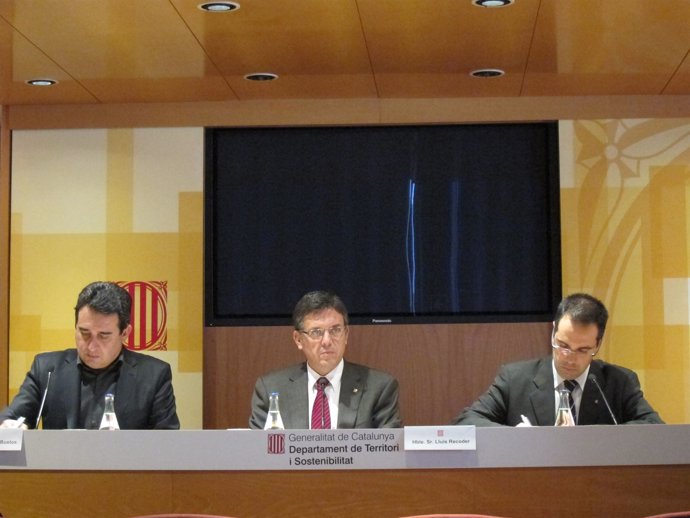 M.Bustos (alcalde Sabadell), Ll.Recoder ( Territorio), C.Sala (Ag. Vivienda) 