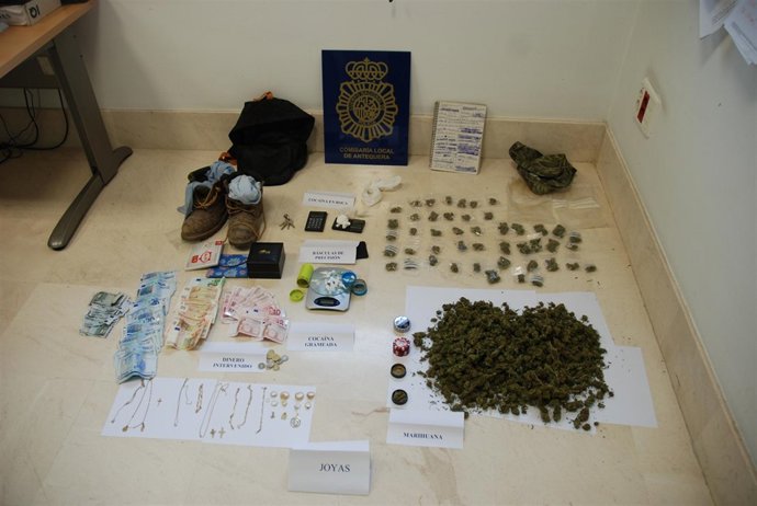 Droga, joyas y dinero intervenidos por la Policía Nacional