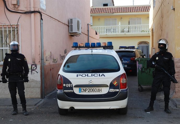 Policía En El Transcurso De La Operación Pitucaleya