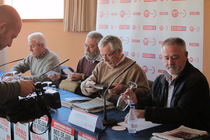 Toxo y Méndez junto a los secretarios de UGT y CCOO de Asturias