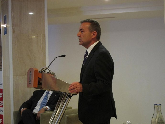 El presidente del Gobierno de Canarias, Paulino Rivero