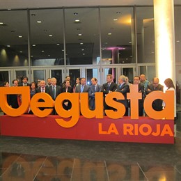 Imagen de la inauguración en Riojaforum con las autoridades presentes en el acto