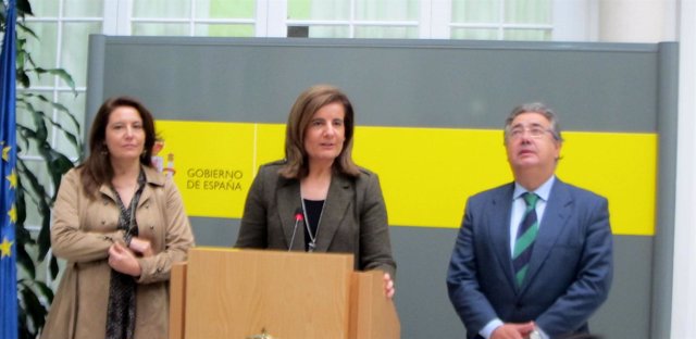 La ministra Fátima Báñez con Carmen Crespo y Juan Ignacio Zoido hoy en Sevilla