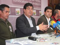 Valderas dice que "nadie va a condicionar la doble condición de IU, como formación y gobierno" ante la huelga