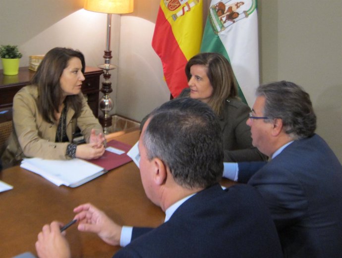 Reunión de la ministra Fátima Báñez hoy en la Delegación del Gobierno de Andaluc