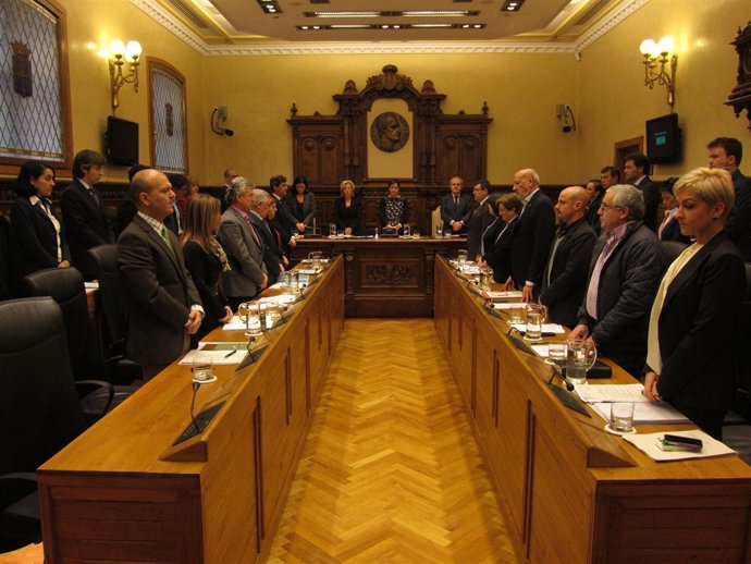 Minuto de silencio en el Pleno Municipal por la violencia de género.