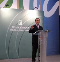 Junta dice al Ayuntamiento que ser zona de afluencia turística "no significará que abran más comercios"