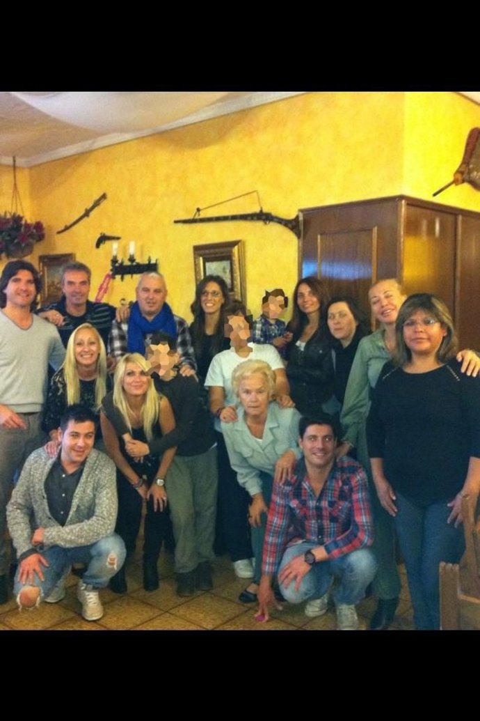 Belén Estaban celebra su 39 cumpleaños rodeada de su familia y amigos