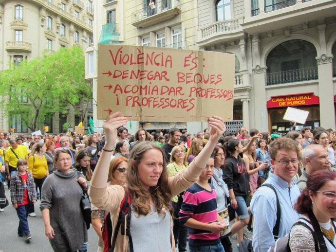 Manifestación Por Los Recortes En Educación En Barcelona