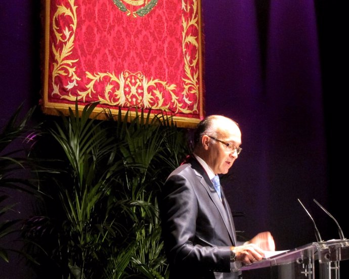 Ruiz Medrano durante su discurso para agradecer la Medalla de Oro de Valladolid