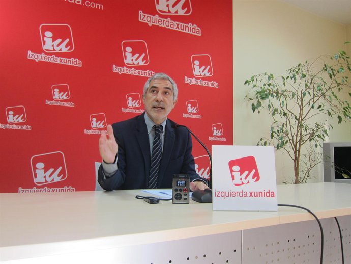 Llamazares, en rueda de prensa.