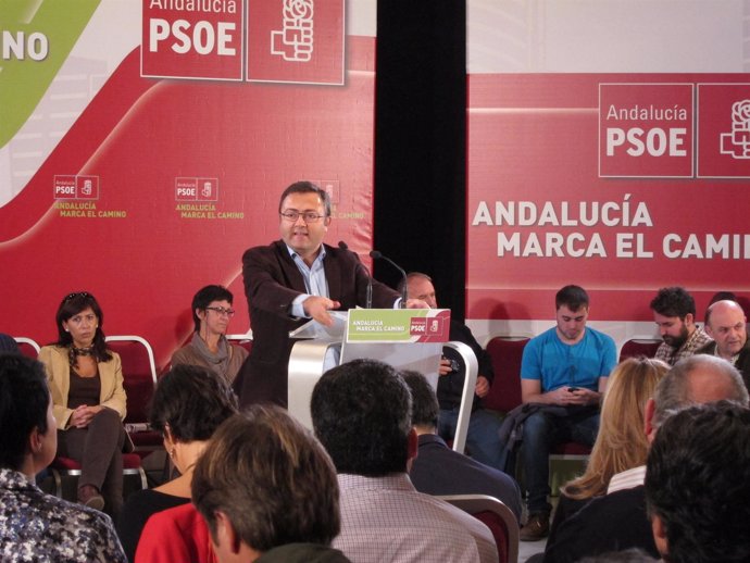 El secretario general del PSOE de Málaga, Miguel Ángel Heredia