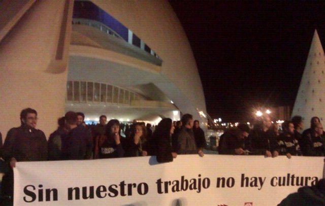 Protesta De Los Trabajadores Del Palau De Les Arts En El Inicio De La Temporada
