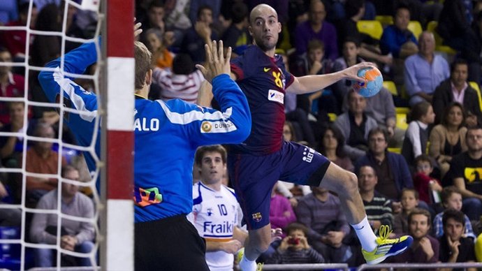 Albert Rocas lanza a portería