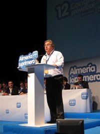 Zoido ofrece a Griñan formar un pacto por el empleo, ante los desahucios y para los presupuestos andaluces