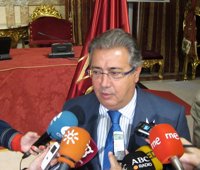 Zoido asegura que ninguna familia con vivienda pública será desahuciada como consecuencia de la crisis