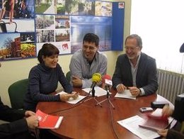 Los concejales de IU en el Ayuntamiento de Valladolid en la rueda de prensa