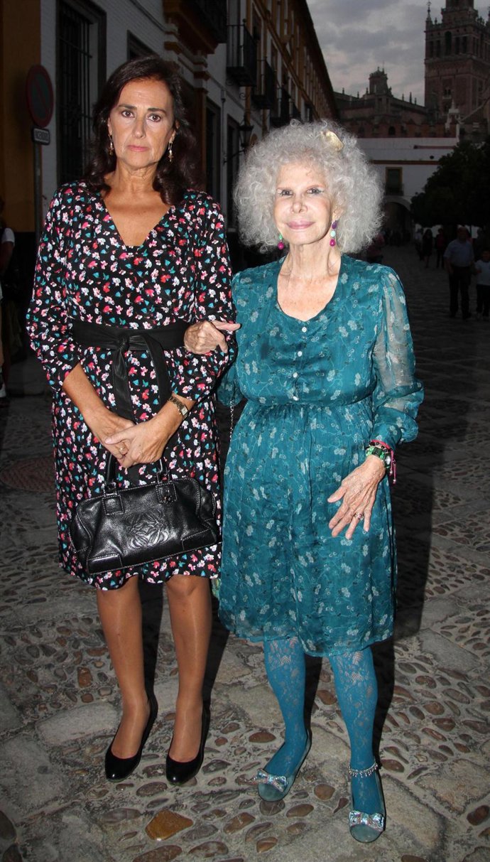 Duquesa de Alba y Carmen Tello