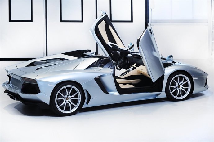Lamborghini  Aventador LP700-4, 