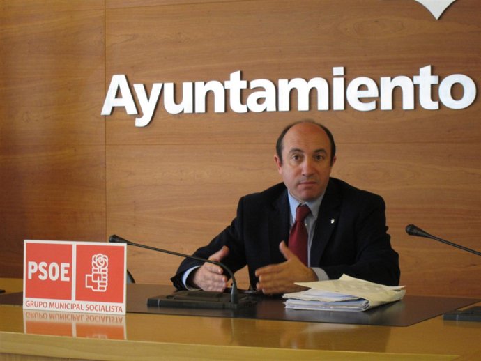 Vicente Urquía, en la rueda de prensa que ha ofrecido este lunes