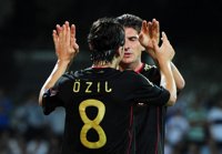 Fútbol.- Özil no jugará ante Holanda por un esguince de tobillo