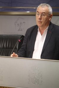 Cayo Lara acusa a Gobierno y PSOE de no querer "llegar al fondo" para buscar una solución a los desahucios