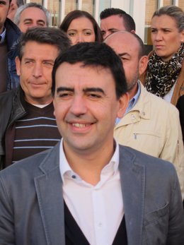 Mario Jiménez (en primer plano)