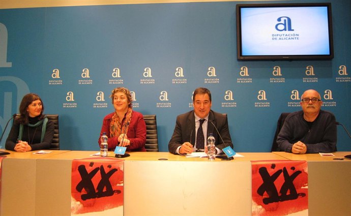 Desde la izquierda: Nieves Pérez, Laila Ripoll, Juan Bautista Roselló y G. Heras