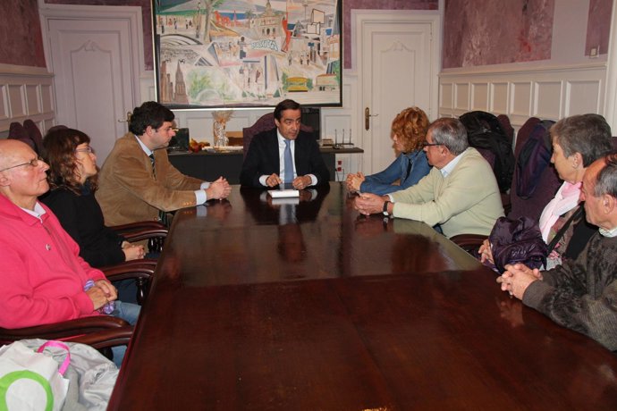 Alcalde y miembros de la Plataforma de Mercancías de Tanos 