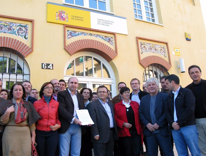 Alcaldes del PSOE junto a Heredia y Conejo 