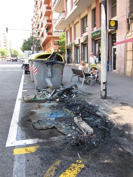 Contenedores Quemados Por El Vandalismo Urbano