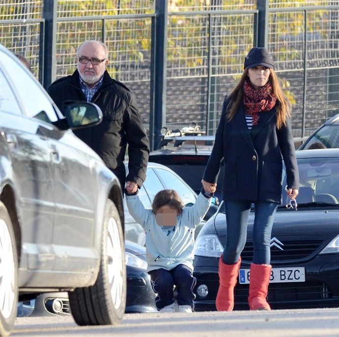 Paula Echevarría y su padre con su hija Daniella