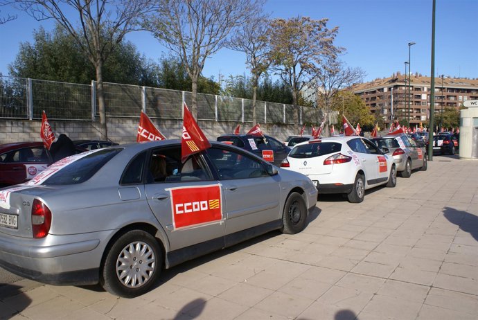 Caravana de coches de los sindicatos mayoritarios                