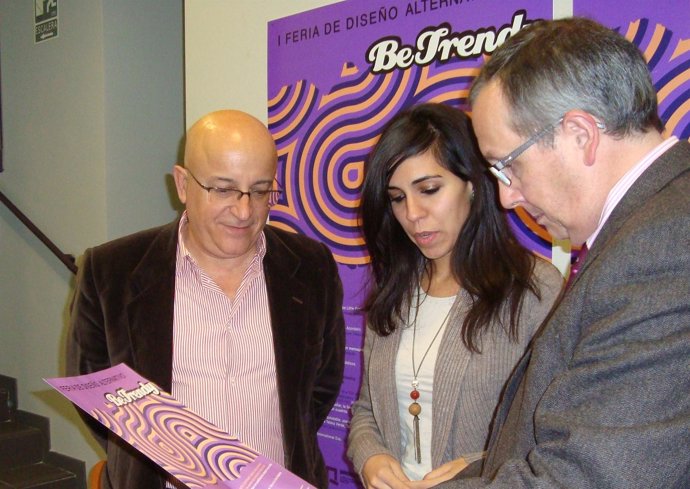 Calleja, Ferraro (i) y López-Escobar presentan 'Be trendy'.