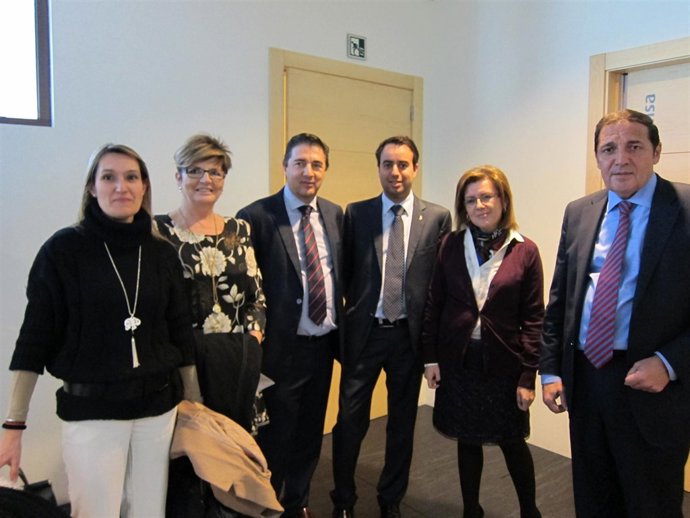Consejero de Sanidad con los procuradores del PP por Soria 