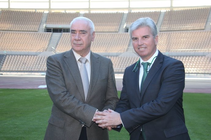 El consejero Luciano Alonso con el presidente del RBB, Miguel Guillén