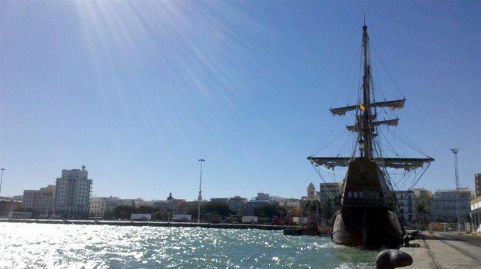 El Galeón La Pepa en el puerto de Cádiz