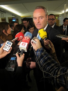 Alberto Fabra Atiende A Los Medios