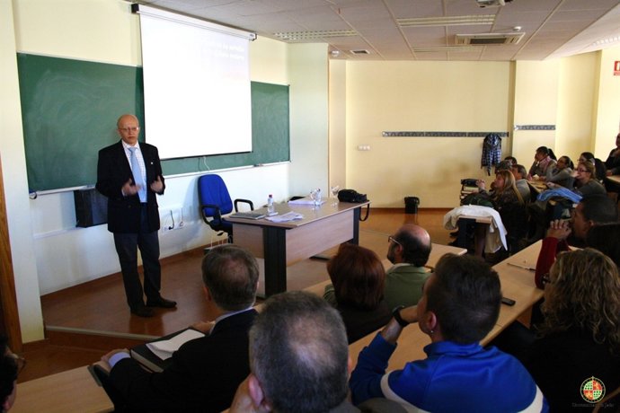 Alcolea en la conferencia