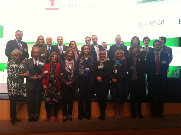 Delegación de EFCL encabezada por Gerardo Gutiérrez, su presidente.